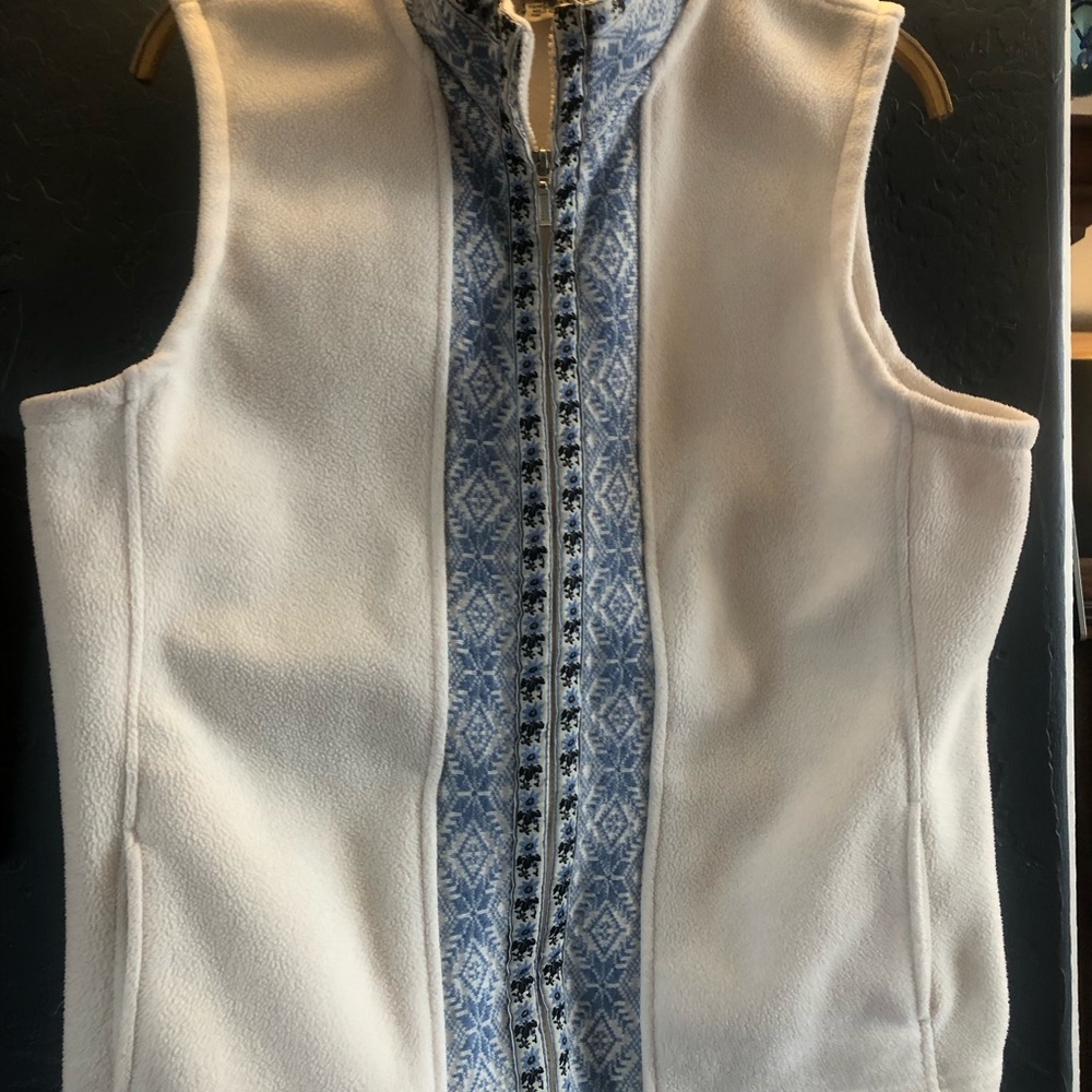 LLBean women’s L fleece, very soft and comfortable. Never worn, ready to wear.